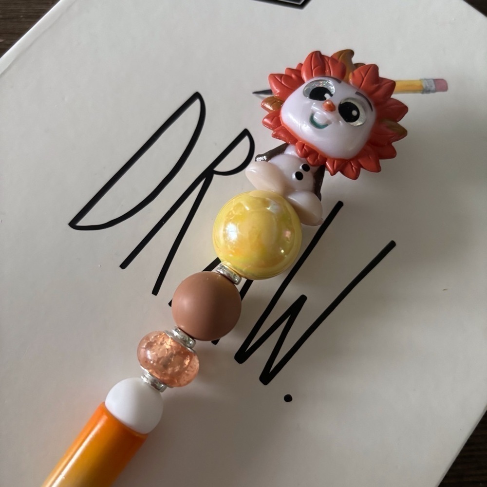 Disney Doorables: Olaf Retells: The Lion King: Simba handmade beaded pen